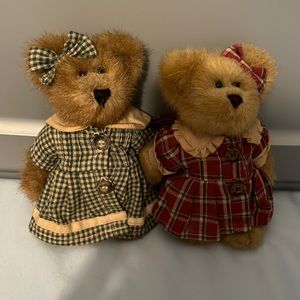 Boyd’s Bears “Best Friends holding paws”